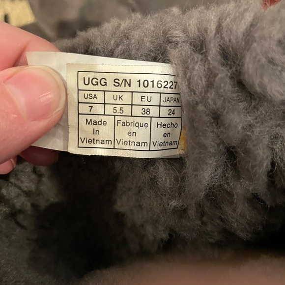 Ugg’s Women’s Boots - Picture 2 of 2